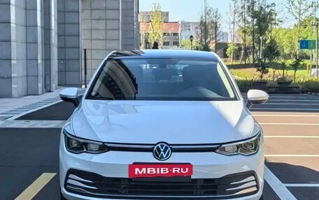 Volkswagen Golf VIII, 2022 год, 1 690 999 рублей, 2 фотография