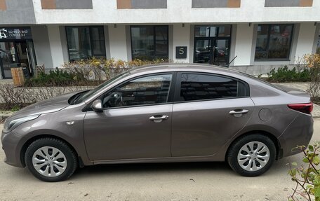 KIA Rio IV, 2018 год, 1 000 000 рублей, 2 фотография