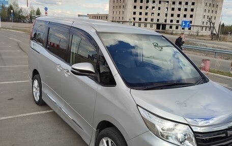 Toyota Noah III, 2015 год, 1 740 000 рублей, 7 фотография
