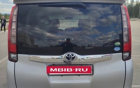 Toyota Noah III, 2015 год, 1 740 000 рублей, 12 фотография