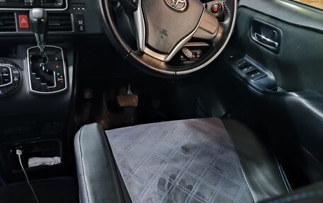 Toyota Noah III, 2015 год, 1 740 000 рублей, 18 фотография