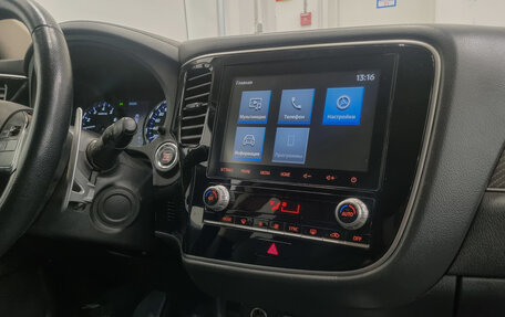 Mitsubishi Outlander III рестайлинг 3, 2022 год, 2 220 000 рублей, 8 фотография