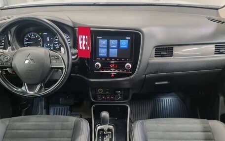 Mitsubishi Outlander III рестайлинг 3, 2022 год, 2 220 000 рублей, 5 фотография