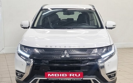 Mitsubishi Outlander III рестайлинг 3, 2022 год, 2 220 000 рублей, 2 фотография