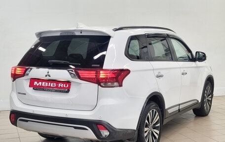 Mitsubishi Outlander III рестайлинг 3, 2022 год, 2 220 000 рублей, 4 фотография