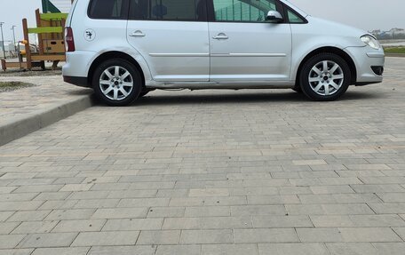 Volkswagen Touran III, 2009 год, 990 000 рублей, 3 фотография