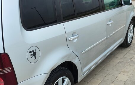 Volkswagen Touran III, 2009 год, 990 000 рублей, 4 фотография