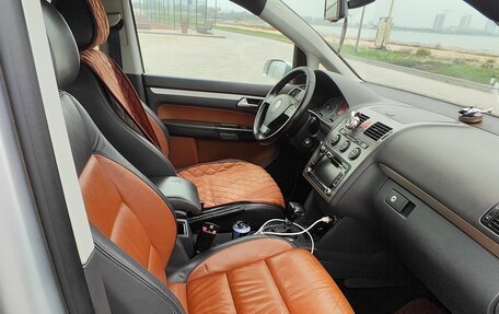 Volkswagen Touran III, 2009 год, 990 000 рублей, 20 фотография