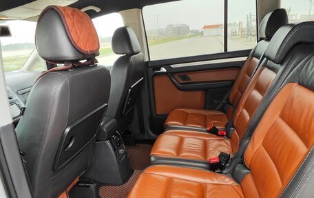 Volkswagen Touran III, 2009 год, 990 000 рублей, 24 фотография