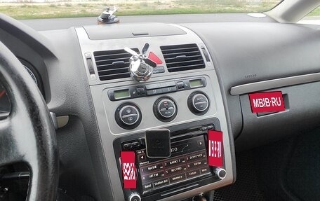 Volkswagen Touran III, 2009 год, 990 000 рублей, 34 фотография