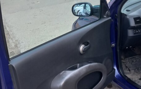 Nissan Micra III, 2004 год, 390 000 рублей, 11 фотография