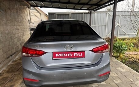 Hyundai Solaris II рестайлинг, 2018 год, 1 050 000 рублей, 1 фотография