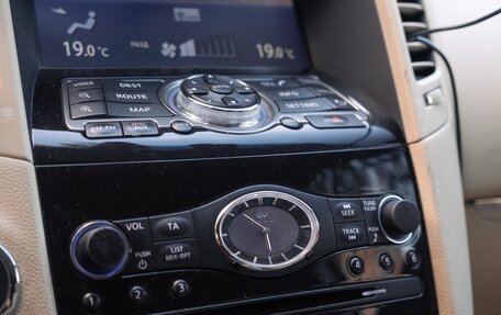 Infiniti QX70, 2015 год, 2 100 000 рублей, 22 фотография