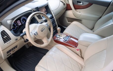 Infiniti QX70, 2015 год, 2 100 000 рублей, 17 фотография