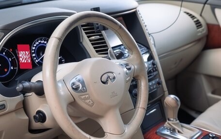 Infiniti QX70, 2015 год, 2 100 000 рублей, 13 фотография