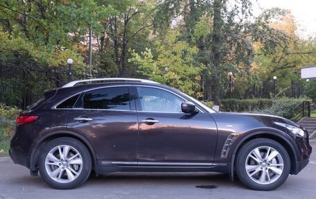 Infiniti QX70, 2015 год, 2 100 000 рублей, 34 фотография