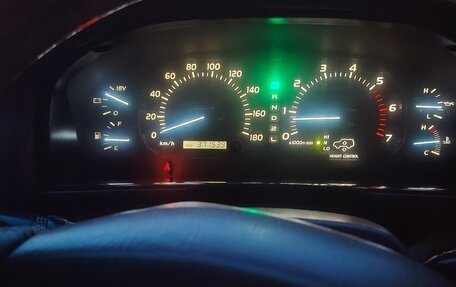 Toyota Land Cruiser 100 рестайлинг 2, 1999 год, 2 500 000 рублей, 10 фотография