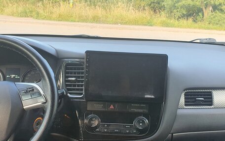 Mitsubishi Outlander III рестайлинг 3, 2014 год, 1 250 000 рублей, 3 фотография