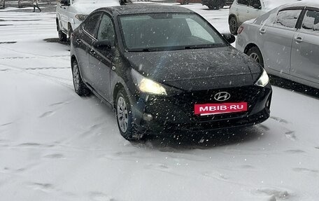 Hyundai Solaris II рестайлинг, 2021 год, 1 980 000 рублей, 3 фотография