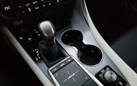 Lexus RX IV рестайлинг, 2021 год, 6 390 000 рублей, 17 фотография