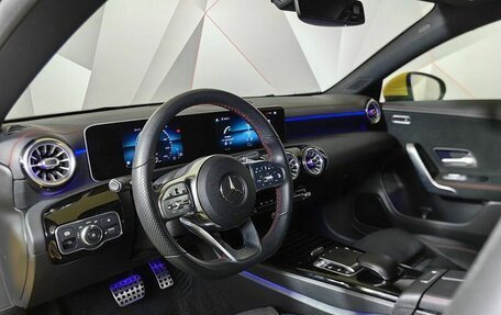 Mercedes-Benz CLA, 2019 год, 3 000 000 рублей, 13 фотография