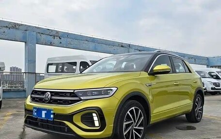 Volkswagen T-Roc I, 2022 год, 1 650 000 рублей, 1 фотография