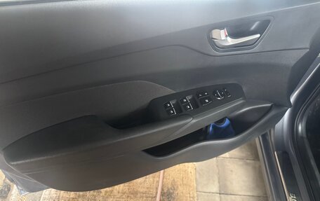 Hyundai Solaris II рестайлинг, 2018 год, 1 050 000 рублей, 6 фотография