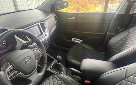 Hyundai Solaris II рестайлинг, 2018 год, 1 050 000 рублей, 10 фотография