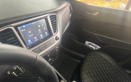 Hyundai Solaris II рестайлинг, 2018 год, 1 050 000 рублей, 8 фотография