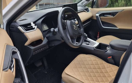 Toyota RAV4, 2024 год, 2 890 000 рублей, 12 фотография