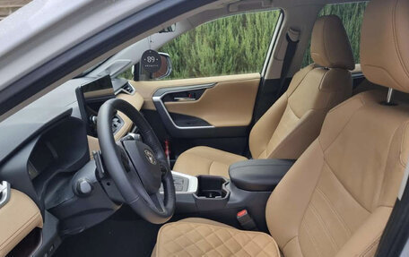 Toyota RAV4, 2024 год, 2 890 000 рублей, 10 фотография