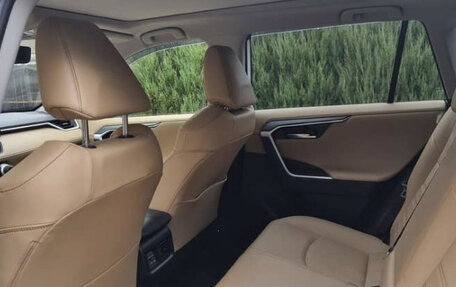 Toyota RAV4, 2024 год, 2 890 000 рублей, 17 фотография