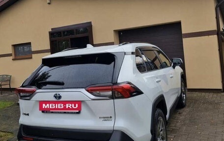 Toyota RAV4, 2024 год, 2 890 000 рублей, 5 фотография