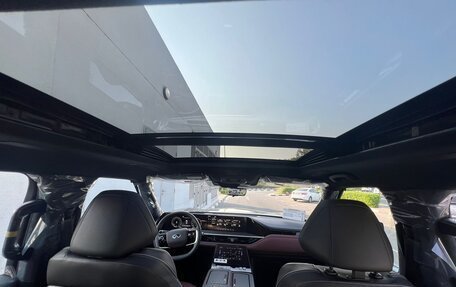 Infiniti QX80, 2025 год, 20 000 000 рублей, 15 фотография