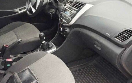 Hyundai Solaris II рестайлинг, 2011 год, 630 000 рублей, 6 фотография