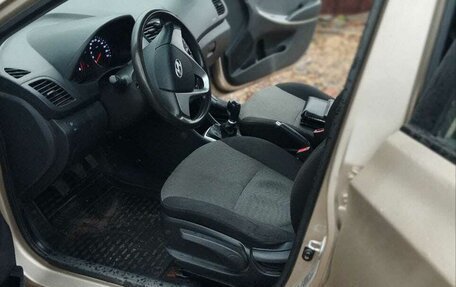 Hyundai Solaris II рестайлинг, 2011 год, 630 000 рублей, 12 фотография