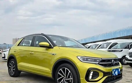 Volkswagen T-Roc I, 2022 год, 1 650 000 рублей, 2 фотография