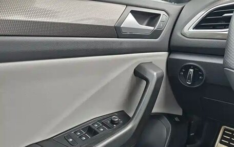 Volkswagen T-Roc I, 2022 год, 1 650 000 рублей, 15 фотография