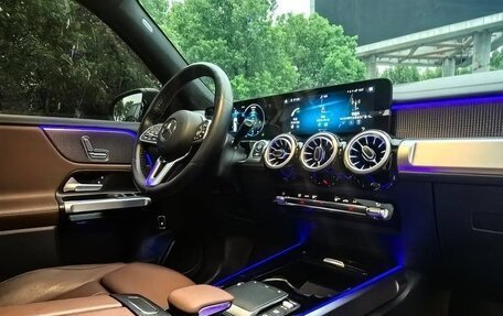 Mercedes-Benz GLB, 2022 год, 2 350 000 рублей, 10 фотография