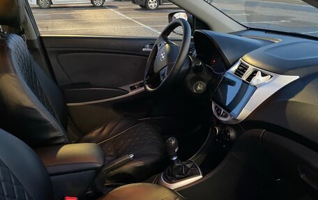 Hyundai Solaris II рестайлинг, 2011 год, 655 000 рублей, 9 фотография