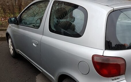 Toyota Yaris I рестайлинг, 2000 год, 300 000 рублей, 3 фотография