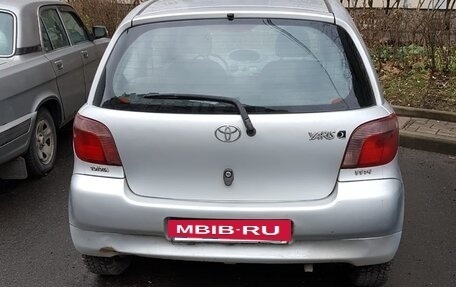 Toyota Yaris I рестайлинг, 2000 год, 300 000 рублей, 2 фотография