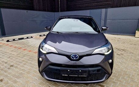 Toyota C-HR I рестайлинг, 2022 год, 2 180 000 рублей, 1 фотография