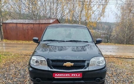 Chevrolet Niva I рестайлинг, 2017 год, 690 000 рублей, 2 фотография