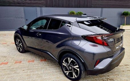 Toyota C-HR I рестайлинг, 2022 год, 2 180 000 рублей, 5 фотография