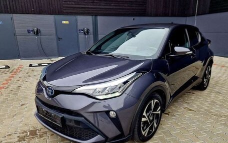 Toyota C-HR I рестайлинг, 2022 год, 2 180 000 рублей, 2 фотография