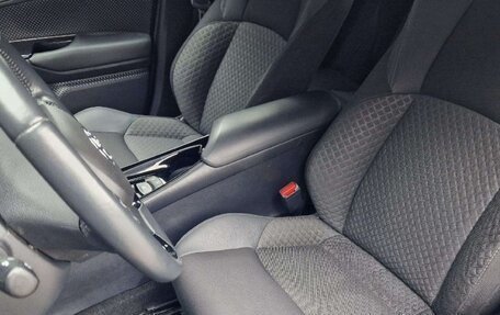 Toyota C-HR I рестайлинг, 2022 год, 2 180 000 рублей, 11 фотография