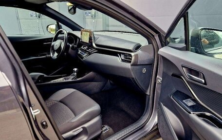 Toyota C-HR I рестайлинг, 2022 год, 2 180 000 рублей, 12 фотография