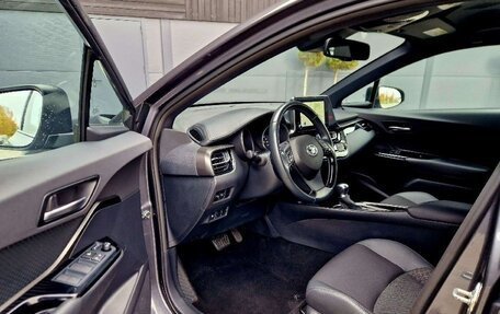 Toyota C-HR I рестайлинг, 2022 год, 2 180 000 рублей, 9 фотография