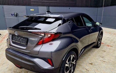 Toyota C-HR I рестайлинг, 2022 год, 2 180 000 рублей, 7 фотография